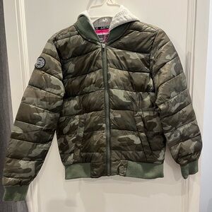 Girls Camo Lightweight Puffer Jacket - In  Very Good Condition- Size 8
